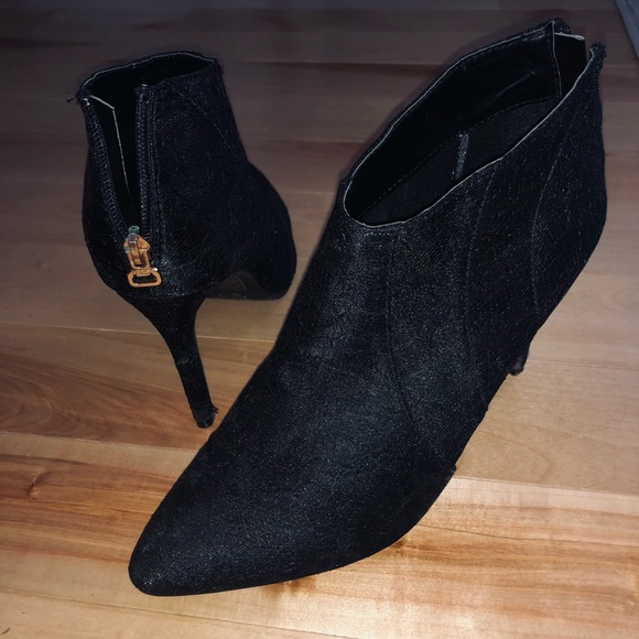 Cutest booties ever! - Picture 3 of 4